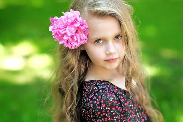 Portrait of a beautiful little girl — Stock Photo, Image