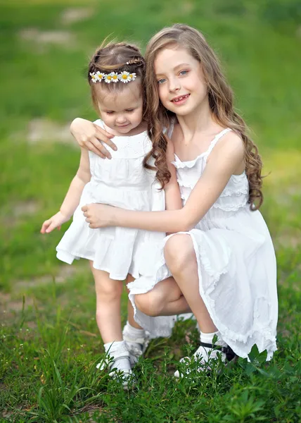 Portrait of two girls in the woods girlfriends — Stock Photo, Image