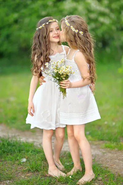 Portrait of two girls in the woods girlfriends — Stock Photo, Image