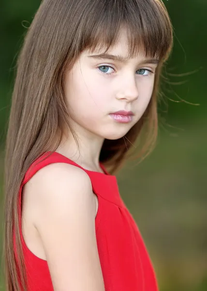 Portrait of little girl outdoors in summer — Stock Photo, Image