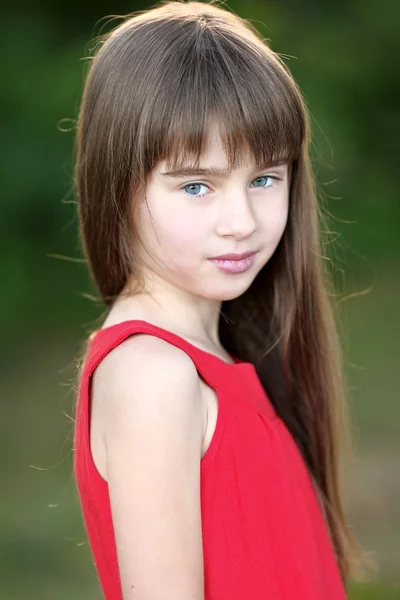 Portrait of little girl outdoors in summer — Stock Photo, Image