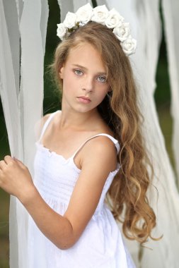 güzel bir moda portre küçük kız