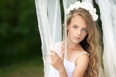 güzel bir moda portre küçük kız