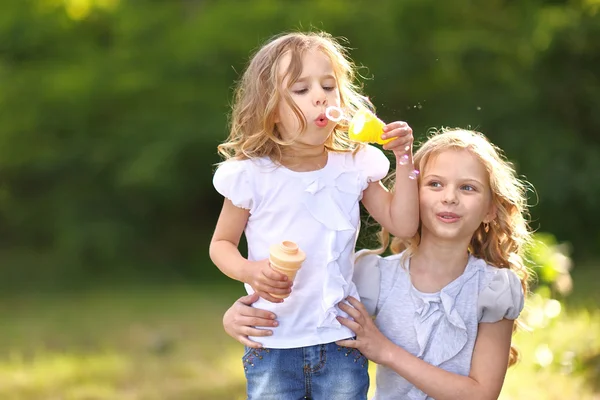 Portrait of two girls in the woods girlfriends — Stock Photo, Image