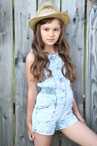 Portrait of little girl outdoors in summer — Stock Photo, Image