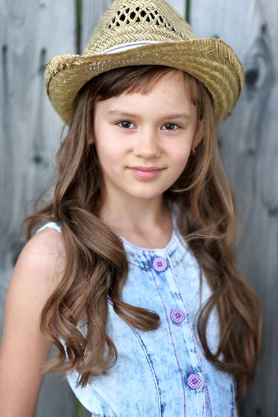 Portrait of little girl outdoors in summer — Stock Photo, Image