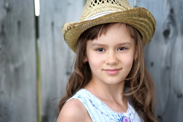 Portrait of little girl outdoors in summer — Stock Photo, Image