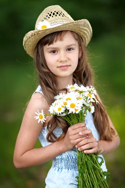 Portrait of little girl outdoors in summer — Stock Photo, Image