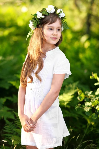 Portrait of little girl outdoors in summer — Stock Photo, Image