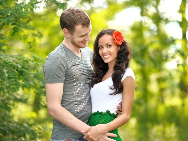 Retrato de um belo casal apaixonado — Fotografia de Stock