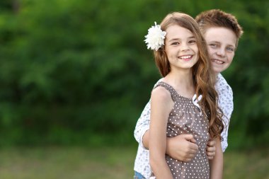 bir yaz aylarında kız erkek portresi 