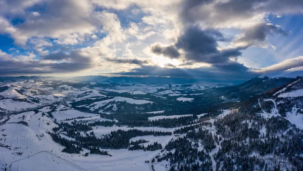 Vista aérea del paisaje místico de un invierno — Foto de Stock