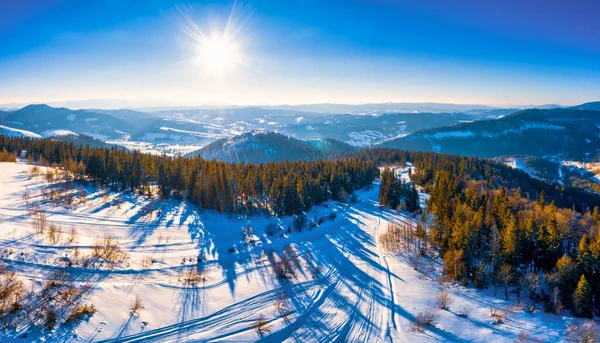 Magical winter panorama of beautiful snowy slopes — Stock Photo, Image