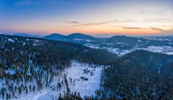 Vista aérea da paisagem mística de um inverno — Fotografia de Stock