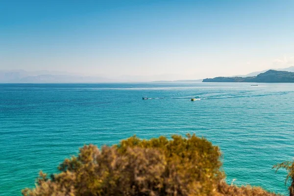 Boats Sailing Leaving Waves Mediterranean Sea Greece Close Corfu Island — Stockfoto