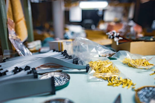 Veel Verschillende Metalen Bouten Moeren Plastic Kleine Onderdelen Professioneel Gereedschap — Stockfoto