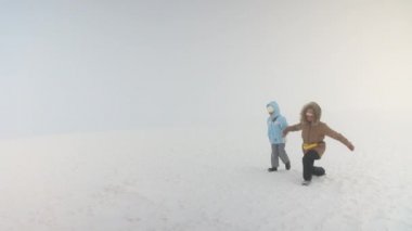 Sabah sisli dağda yürü.