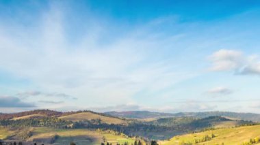 Sonbaharda Highland Valley 'de inşa edilen köy manzarası