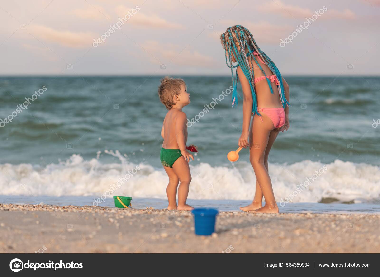 Menina do verão irmã jogo engraçado