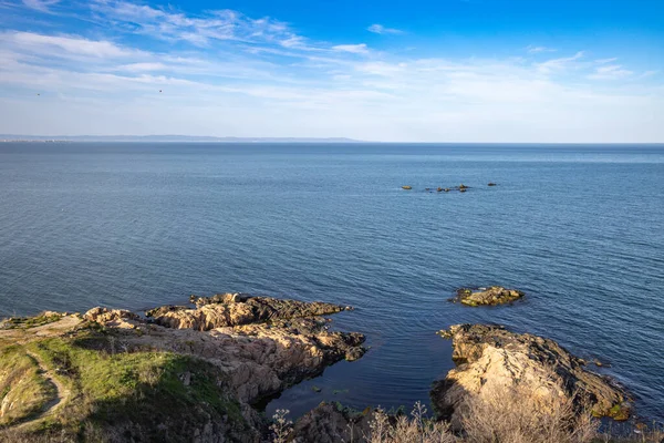 Ruhige Bulgarische Küstenlandschaft Mit Ruhigem Blauem Reflektierendem Schwarzen Meer Und — Stockfoto