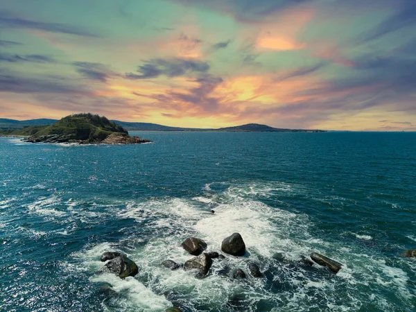 Panorama Wild Empty Rocky Coast Green Spring Stone Peninsula Stormy — Fotografia de Stock