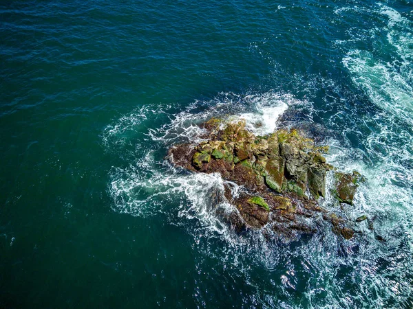 Panorama Wild Empty Rocky Coast Green Spring Stone Peninsula Stormy — Stock Photo, Image