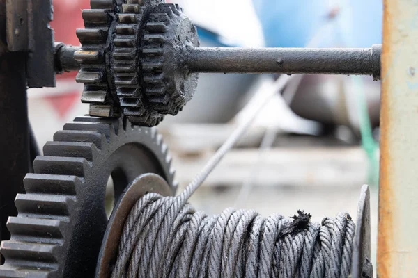 Old Rusty Black Winch Reliable Strong Thin Black Rope Wide — Stockfoto