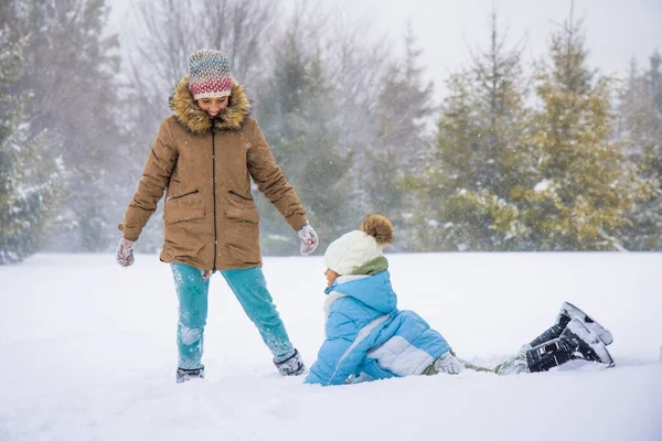 Vue Arrière Vêtements Extérieur Ludiques Pour Enfants Courant Chassant Dans — Photo