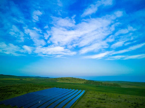 Painéis Solares Modernos Ecológicos Para Gerar Energia Partir Dos Raios — Fotografia de Stock