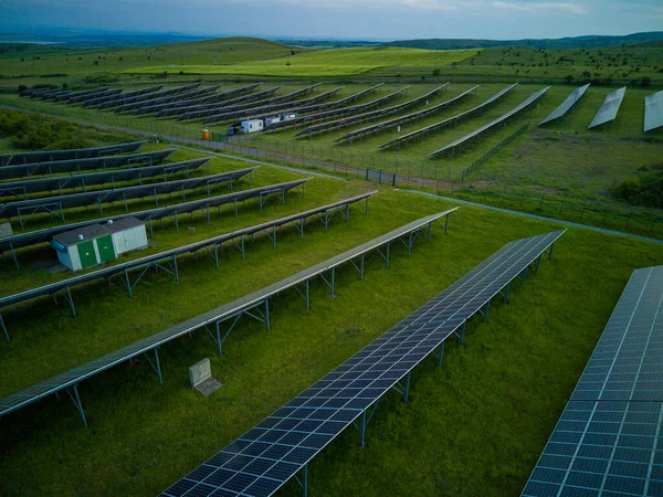 Painéis Solares Modernos Ecológicos Para Gerar Energia Partir Dos Raios — Fotografia de Stock