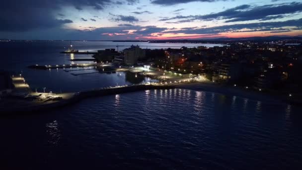 Vista Mágica Brilhante Enfeitiçando Reflexão Calma Mar Negro Contra Fundo — Vídeo de Stock