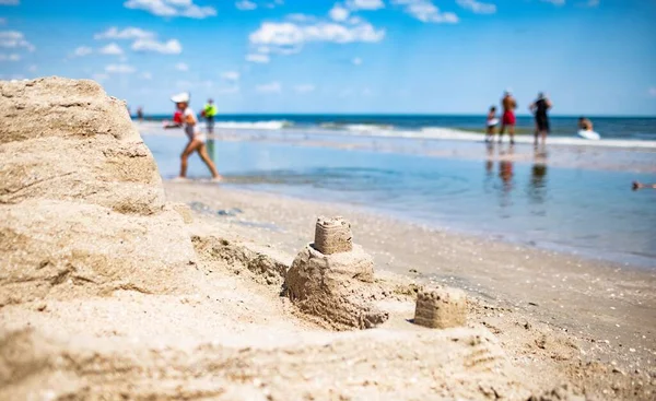 Pequeño Hermoso Castillo Arena Aseado Encuentra Una Gran Playa Arena — Foto de Stock