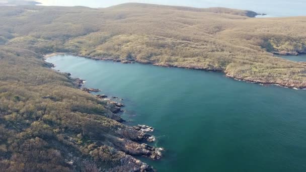Spokojny Bułgarski Krajobraz Nadmorski Cichym Niebieskim Refleksyjnym Morzem Czarnym Starymi — Wideo stockowe