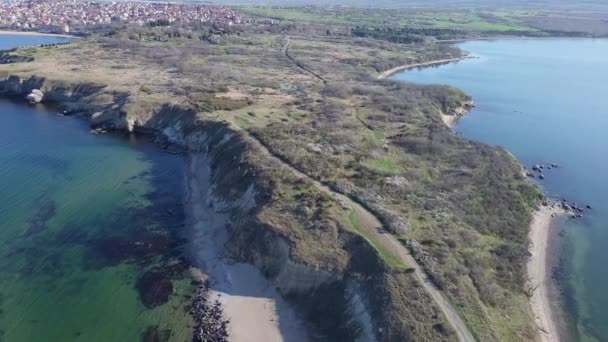 Utsikt Från Höjd Och Sida Stenig Sandstrand Smal Kust Med — Stockvideo