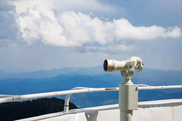 Télescope Orbital Moderne Métal Couleur Blanche Sur Une Tour Touristique — Photo