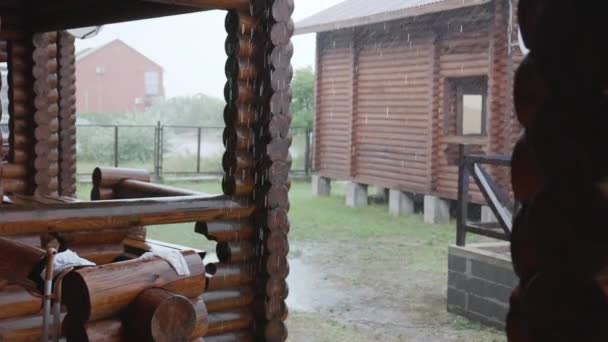 Otroligt Häftigt Regn Och Snabb Hård Vind Förstör Det Varma — Stockvideo