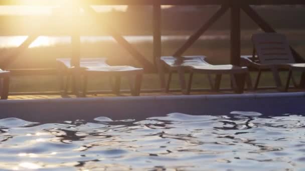 Ovanifrån Stor Djup Pool Med Klar Transparent Kallt Vatten Med — Stockvideo