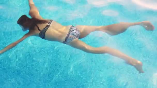 Young Girl Bright Leopard Swimsuit Swims Her Stomach Underwater Deep — Stockvideo