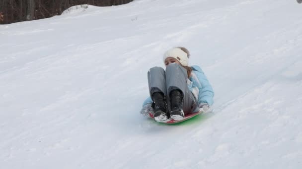 Front View Young Girl Smiling Tobogganing Snowy Hill Happy Caucasian — Stok video