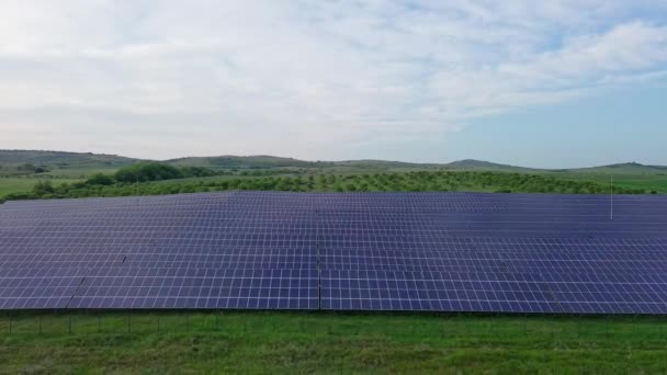 Современные Экологически Чистые Большие Солнечные Панели Выработки Энергии Солнечных Лучей — стоковое видео