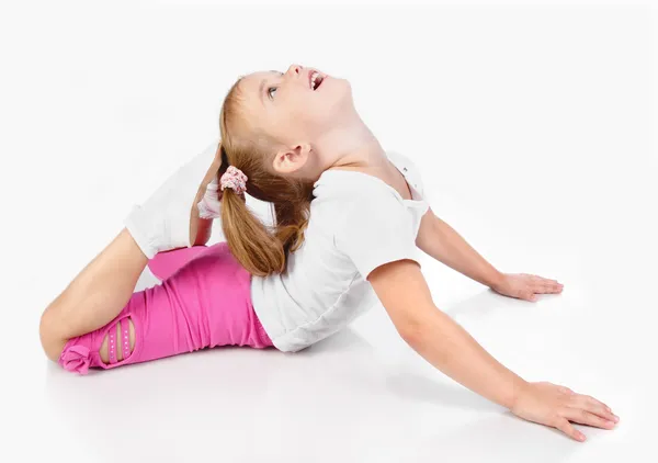 Gymnaste mignonne petite fille isolée — Photo