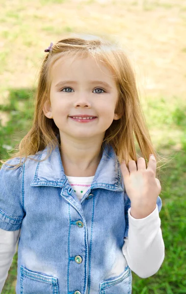 Outdoor portrait of little girl — Stock Photo, Image
