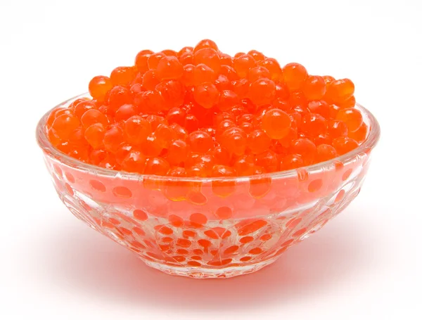 Caviar rojo en el tazón aislado —  Fotos de Stock