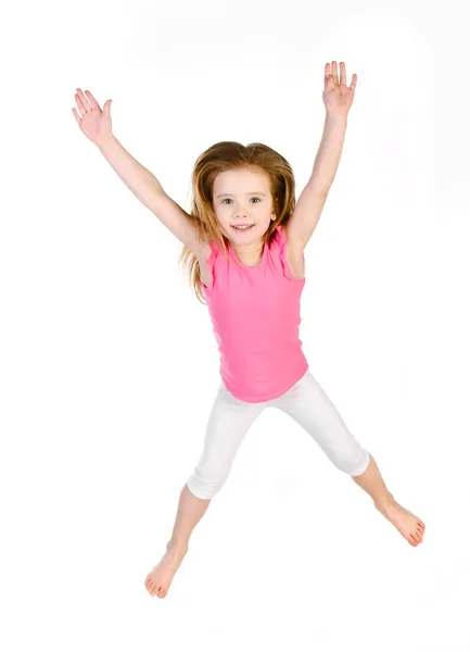 Очаровательная маленькая девочка, прыгающая в воздух изолированной — стоковое фото
