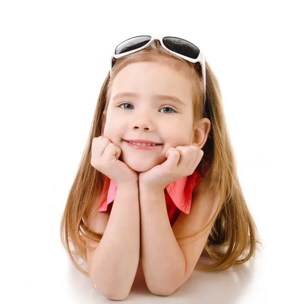 Portret van lachende schattig klein meisje geïsoleerd — Stockfoto