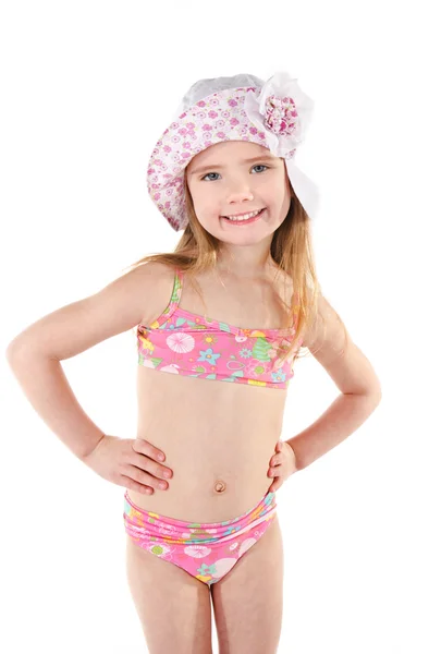 Linda niña sonriente en traje de baño y gorra aislada — Foto de Stock