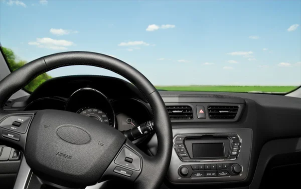 Painel de controle interior do carro e roda — Fotografia de Stock