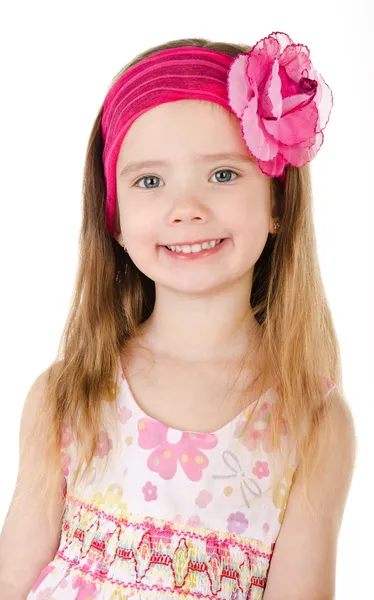 Портрет восхитительной улыбающейся маленькой девочки — стоковое фото