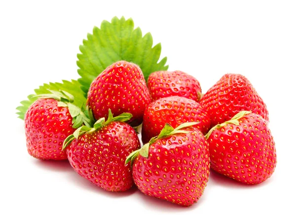 Rode strawberry whith blad geïsoleerd — Stockfoto