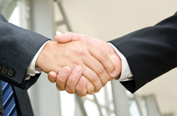 Мужское рукопожатие
